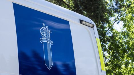 Poliisi löysi omakotitalosta neljä tuntematonta miestä Kauniaisissa