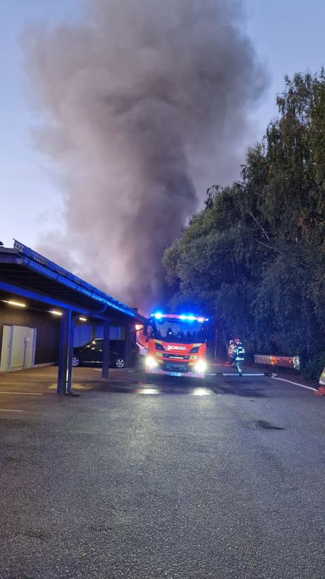Raju autopalo sytytti rivitaloasunnon Helsingin Puistolassa – asukkaat evakuoitu 5