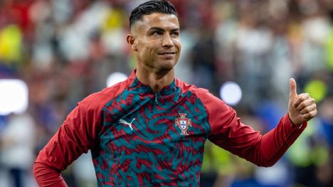 Ronaldo julkaisi kuvan vartalostaan poikansa kanssa – fanit ihastuneet 2 Ronaldo julkaisi kuvan vartalostaan poikansa kanssa – fanit ihastuneet 1