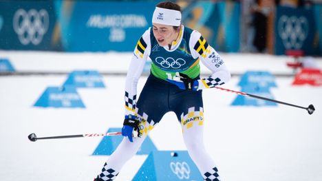 Ruotsin hiihtotähti Ebba Andersson muuttaa harjoitteluaan polvivamman vuoksi 2 Ruotsin hiihtotähti Ebba Andersson muuttaa harjoitteluaan polvivamman vuoksi 1