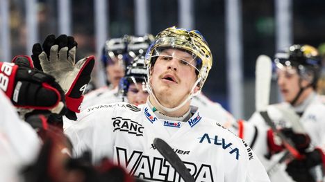 SM-liiga: JYPin tähtipuolustaja Teemu Eronen sivussa loukkaantumisen vuoksi 2 SM-liiga: JYPin tähtipuolustaja Teemu Eronen sivussa loukkaantumisen vuoksi 1