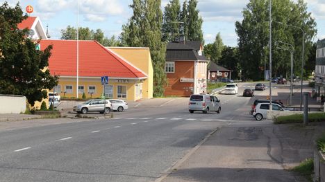 Yle: Koululaisten arkaluontoisia papereita säilytettiin entisen ravintolan baaritiskillä 2 Yle: Koululaisten arkaluontoisia papereita säilytettiin entisen ravintolan baaritiskillä 1