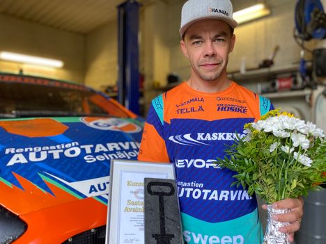 Ylen Ralliradion juontajan lohkaisu sai studion repesemään nauruun 1