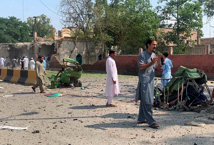 16 kuollut kahdessa itsemurhajärjestetyssä pommi-iskussa Pakistanin luoteisosassa 1