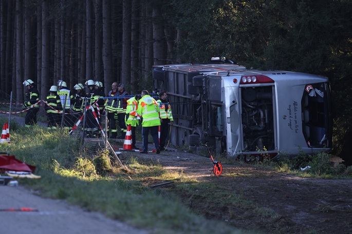 Kaksi kuollut ja 26 loukkaantunut, kun linja-auto kolaroi Saksassa 1