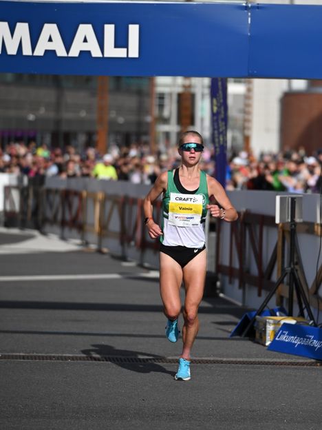 Alisa Vainio voitti ylivoimaisesti SM-maratonin Jyväskylässä, suurimmat paukut Valencian maratonille 2 Alisa Vainio voitti ylivoimaisesti SM-maratonin Jyväskylässä, suurimmat paukut Valencian maratonille 1