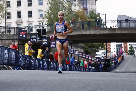 Alisa Vainion valmentaja Jarmo Viskari paljastaa, miten hän kartoittaa maratonreittien olosuhteet 1