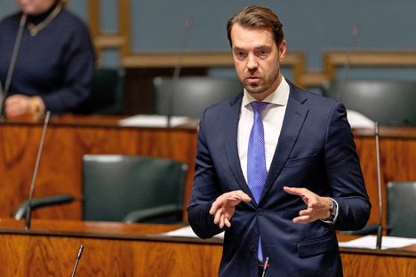 Suurten puolueiden näkemykset autoveron muutoksista: Sähköautoilun verotus kiristyy 9