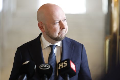 Suurten puolueiden näkemykset autoveron muutoksista: Sähköautoilun verotus kiristyy 7