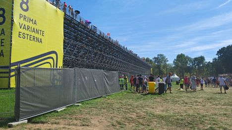 F1: Mika Häkkisen itkupensaan paikalla myydään ylikallistettua VIP-kokemusta mustassa teltassa 10 F1: Mika Häkkisen itkupensaan paikalla myydään ylikallistettua VIP-kokemusta mustassa teltassa 9