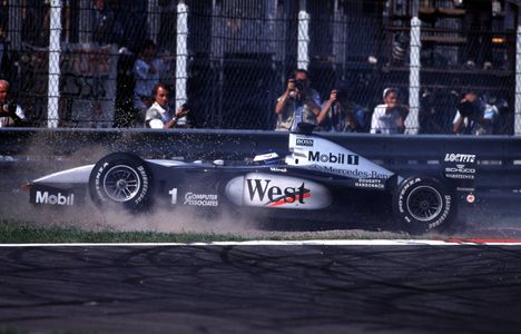 F1: Mika Häkkisen itkupensaan paikalla myydään ylikallistettua VIP-kokemusta mustassa teltassa 4 F1: Mika Häkkisen itkupensaan paikalla myydään ylikallistettua VIP-kokemusta mustassa teltassa 3