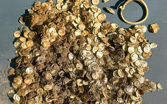 Suomen suurin viikinkiaikainen hopeakolikolöytö löydetty Sysmästä 1