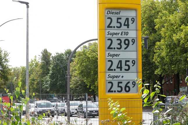 Saksa suunnittelee toimenpiteitä ennätyksellisiä polttoaineiden hintoja vastaan, Merz kertoo 2 Saksa suunnittelee toimenpiteitä ennätyksellisiä polttoaineiden hintoja vastaan, Merz kertoo 1