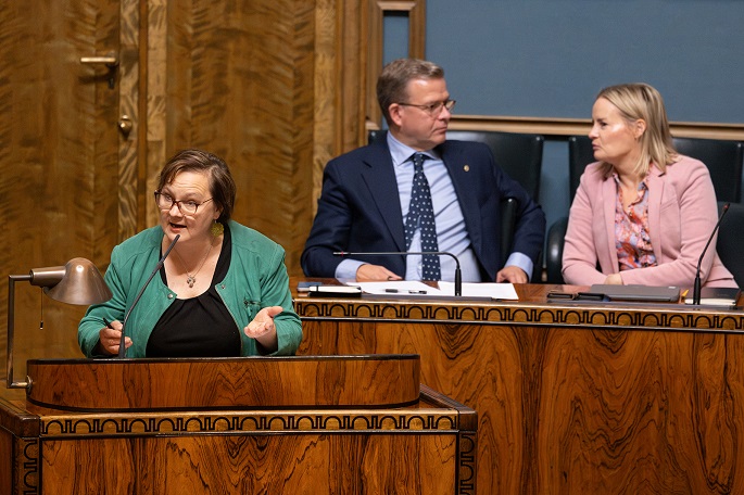 Hallitus selviytyi luottamuspäätöksestä ruokapolitiikan kiistassa 1