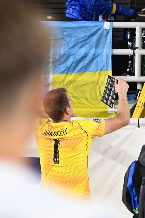 Huuhkajat: Kannattajat kehottivat Lukas Hradeckya osallistumaan Putinia pilkkaavaan lauluun 5