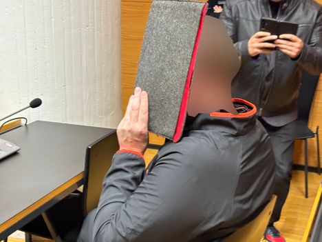 Isä syyttää 8-vuotiaan poikansa murhayrityksestä Pyhtäällä 2 Isä syyttää 8-vuotiaan poikansa murhayrityksestä Pyhtäällä 1