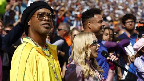 Jalkapallolegenda Ronaldinho palaa ammattilaiskentille 46-vuotiaana 1