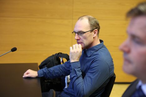 Jari-Matti Latvalan verokäräjät alkoivat – rallitähti myöntää jännittävänsä oikeudenkäyntiä 4 Jari-Matti Latvalan verokäräjät alkoivat – rallitähti myöntää jännittävänsä oikeudenkäyntiä 3