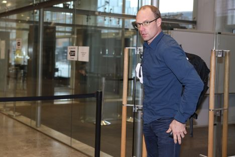 Jari-Matti Latvalan verokäräjät alkoivat – rallitähti myöntää jännittävänsä oikeudenkäyntiä 2 Jari-Matti Latvalan verokäräjät alkoivat – rallitähti myöntää jännittävänsä oikeudenkäyntiä 1