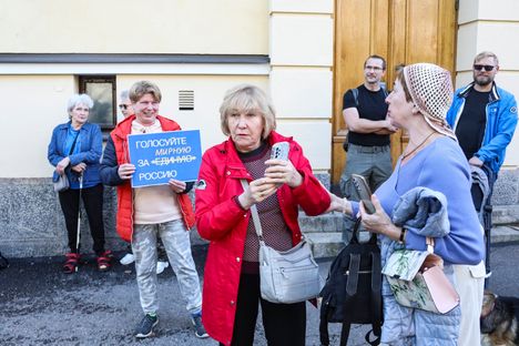 Kaksi ääripäätä kohtasi Tehtaankadulla: Putinin vastustajat ja intohimoinen kannattaja 8 Kaksi ääripäätä kohtasi Tehtaankadulla: Putinin vastustajat ja intohimoinen kannattaja 7