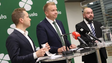 Keskusta esittää jättiuudistusta: ministeriöt lakkautettaisiin ja valta siirrettäisiin kunnille ja maakunnille 1