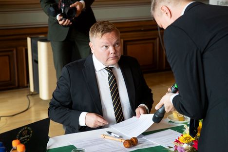 Keskusta esittää muutoksia työnhakuun ja yritysverotukseen – Kaikkonen piikitti kokoomusta 3
