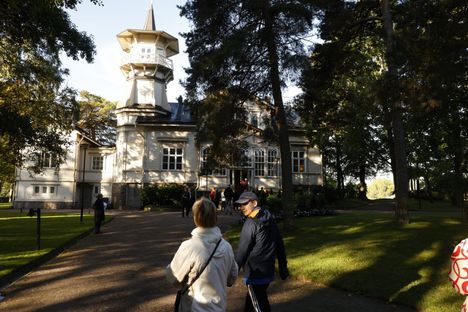 Pääministerin virka-asunto Kesäranta avasi ovensa yleisölle 9