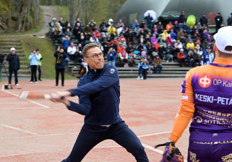 Kirja: Henkivartijat joutuvat polkupyörille Stubbin juoksulenkeillä 4 Kirja: Henkivartijat joutuvat polkupyörille Stubbin juoksulenkeillä 3