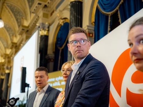 Lindtman: Sdp esittää kolmen veron kiristämistä puolustuksen rahoittamiseksi 2 Lindtman: Sdp esittää kolmen veron kiristämistä puolustuksen rahoittamiseksi 1