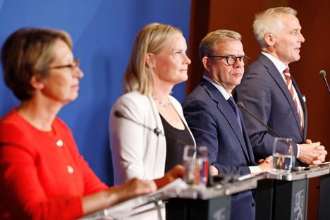 Lindtman syyttää hallitusta ”häpeilemättömästä kassanryöstöstä” – Orpo vastaa: se on talouden myrkkyä 6 Lindtman syyttää hallitusta ”häpeilemättömästä kassanryöstöstä” – Orpo vastaa: se on talouden myrkkyä 5