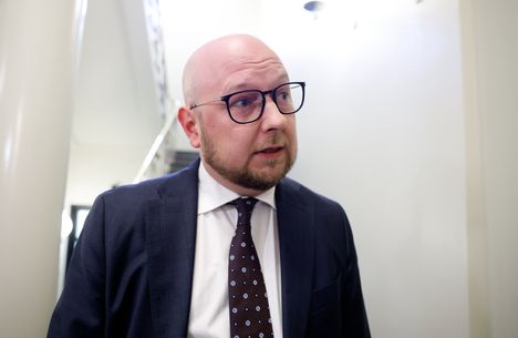 Lindtman syyttää hallitusta ”häpeilemättömästä kassanryöstöstä” – Orpo vastaa: se on talouden myrkkyä 4 Lindtman syyttää hallitusta ”häpeilemättömästä kassanryöstöstä” – Orpo vastaa: se on talouden myrkkyä 3