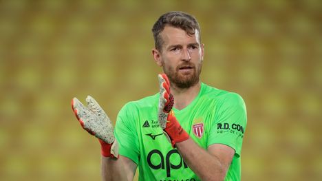 Lukas Hradecky loisti Pariisissa – jättimäinen päänahka 2 Lukas Hradecky loisti Pariisissa – jättimäinen päänahka 1