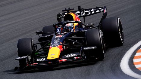 Max Verstappenin kotikisan alku myrkyllinen: auto ajautui soralle 1