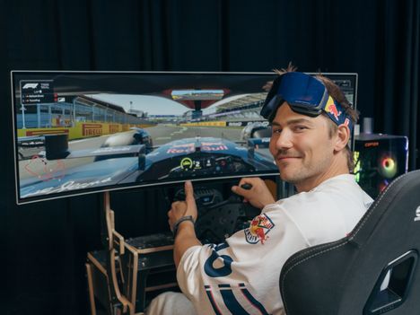 Max Verstappen haastaa sadan kartingkuskin – mukana suomalainen somevaikuttaja 2 Max Verstappen haastaa sadan kartingkuskin – mukana suomalainen somevaikuttaja 1