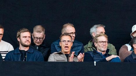 Nämä ministerit ja kansanedustajat saivat liput Eppujen jäähyväiskeikalle 1