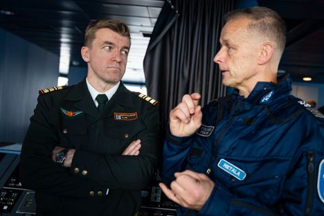 Näyttävä meriturvallisuusharjoitus Helsingin edustalla 6 Näyttävä meriturvallisuusharjoitus Helsingin edustalla 5