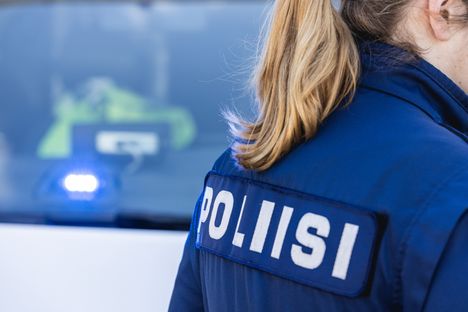 Poliisi Oulussa: Kuljettaja ajoi vasten kaistaa punaisissa ja Hyrynsalmessa promille ylitti rajan 2 Poliisi Oulussa: Kuljettaja ajoi vasten kaistaa punaisissa ja Hyrynsalmessa promille ylitti rajan 1