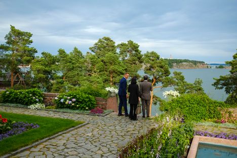 Presidentinlinnaan tunkeuduttiin huutaen pommia ja Kultarannan ikkunoita ammuttiin 6 Presidentinlinnaan tunkeuduttiin huutaen pommia ja Kultarannan ikkunoita ammuttiin 5