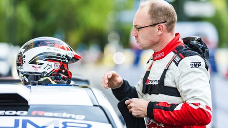 Toyotan johtaja Akio Toyoda pilkkasi Jari-Matti Latvalaa rallivoiton jälkeen 1