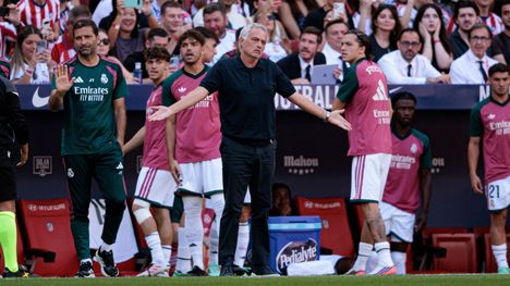 Mourinho ei hyväksynyt tuomarointia Real Madridin tappioon: – Ne ovat kaksi selvää punaista korttia 2 Mourinho ei hyväksynyt tuomarointia Real Madridin tappioon: – Ne ovat kaksi selvää punaista korttia 1