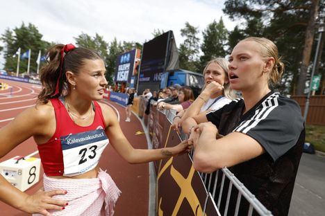 Saga Vanninen yllättäen valmentamassa Jessica Kososta Kalevan kisoissa 2 Saga Vanninen yllättäen valmentamassa Jessica Kososta Kalevan kisoissa 1