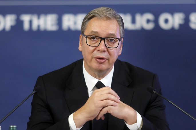 Serbian president Aleksandar Vučić erosi virastaan 1
