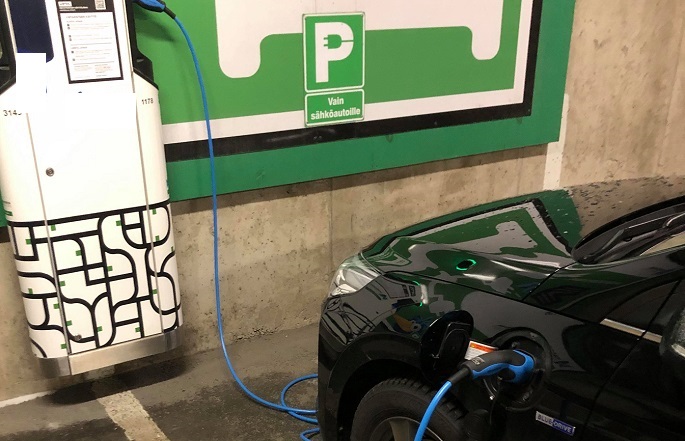 Sähköautojen osuus uusista rekisteröinneistä EU:ssa ennätyksellisellä tasolla 2 Sähköautojen osuus uusista rekisteröinneistä EU:ssa ennätyksellisellä tasolla 1