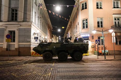 Suomalaisten pelko sotilaallisen kriisin ulottumisesta Suomen maaperälle on vähentynyt selvästi 5
