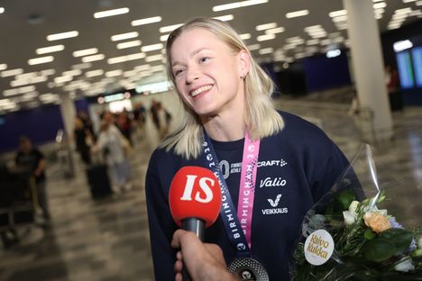Wilma Heltelä palasi Suomeen Birminghamin EM-hopean jälkeen 4 Wilma Heltelä palasi Suomeen Birminghamin EM-hopean jälkeen 3