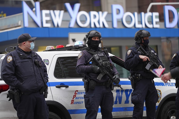 Epäilty esine YK:n päämajan lähellä New Yorkissa, alue avattu uudelleen 1