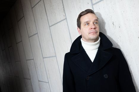 Tapakouluttaja Joonas Konstig: Saako toimistolle tulla märkänä sateesta? 2 Tapakouluttaja Joonas Konstig: Saako toimistolle tulla märkänä sateesta? 1