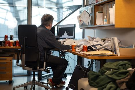 Teemu Keskisarja hämmästelee kansanedustajien ”kahden täyden päivän viikkoa” – yksi palkkio menee yli ymmärryksen 1