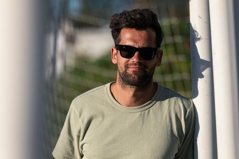 Tero Pitkämäki Oliver Helanderista: ”Kielii epävarmuudesta” 2 Tero Pitkämäki Oliver Helanderista: ”Kielii epävarmuudesta” 1