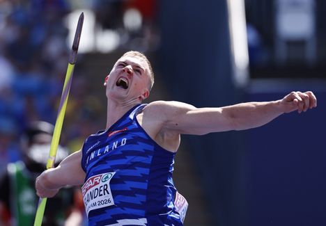Tero Pitkämäki Oliver Helanderista: ”Kielii epävarmuudesta” 4 Tero Pitkämäki Oliver Helanderista: ”Kielii epävarmuudesta” 3